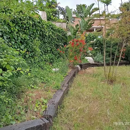 Private Pool And Garden Dom wakacyjny *